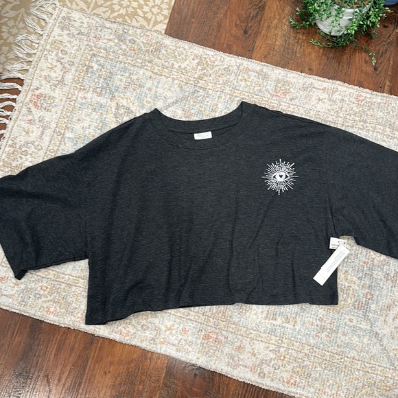 NWT Cropped Graphic Tee - Picture 4 of 4